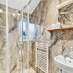 Georgian Gem Of Robin Hoods Bay - Hot-tub - Pets Ferienhaus *