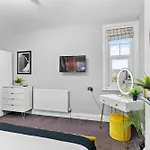Georgian Gem Of Robin Hoods Bay - Hot-tub - Pets *