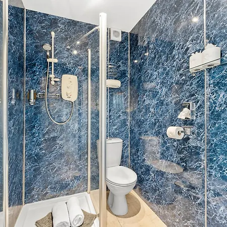度假居 7 Bedroom Abode Of Robin Hoods Bay - Hot-tub - Pets 罗宾胡兹贝