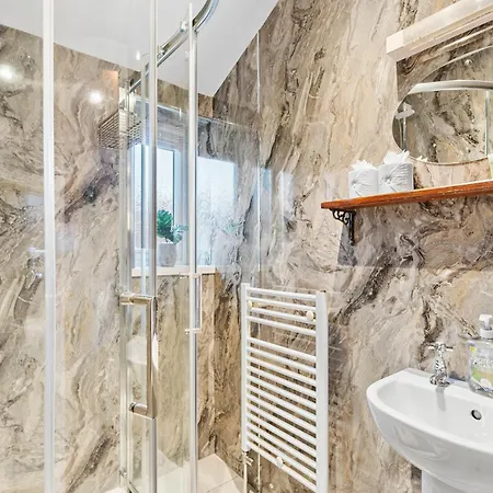 Georgian Gem Of Robin Hoods Bay - Hot-tub - Pets Holiday home *