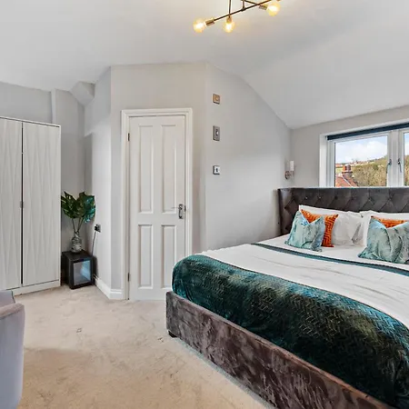 Georgian Gem Of Robin Hoods Bay - Hot-tub - Pets Holiday home Robin Hood's Bay