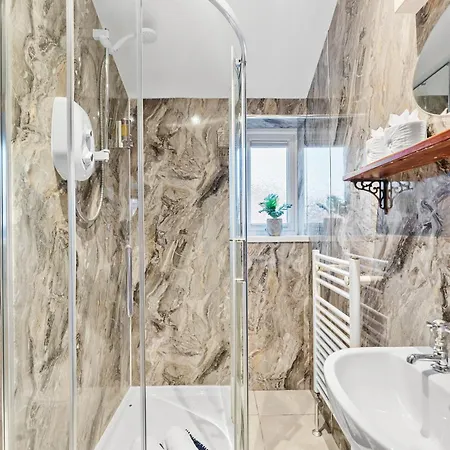 Georgian Gem Of Robin Hoods Bay - Hot-tub - Pets *