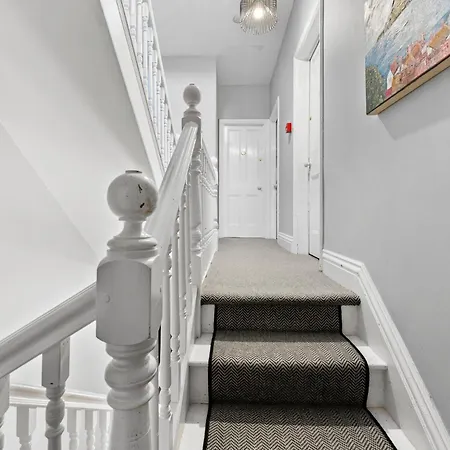 Georgian Gem Of Robin Hoods Bay - Hot-tub - Pets Holiday home