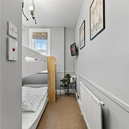 Georgian Gem Of Robin Hoods Bay - Hot-tub - Pets Holiday home *
