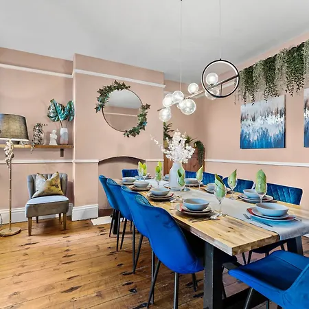 Georgian Gem Of Robin Hoods Bay - Hot-tub - Pets Holiday home