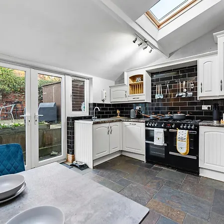 Georgian Gem Of Robin Hoods Bay - Hot-tub - Pets * روبن هودز باي