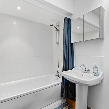 Georgian Gem Of Robin Hoods Bay - Hot-tub - Pets