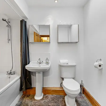Georgian Gem Of Robin Hoods Bay - Hot-tub - Pets *