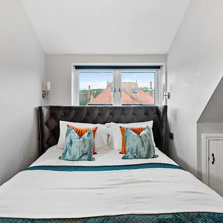 Georgian Gem Of Robin Hoods Bay - Hot-tub - Pets *