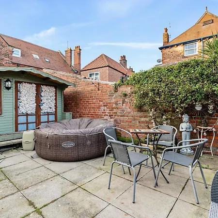 Holiday home Georgian Gem Of Robin Hoods Bay - Hot-tub - Pets Robin Hood's Bay